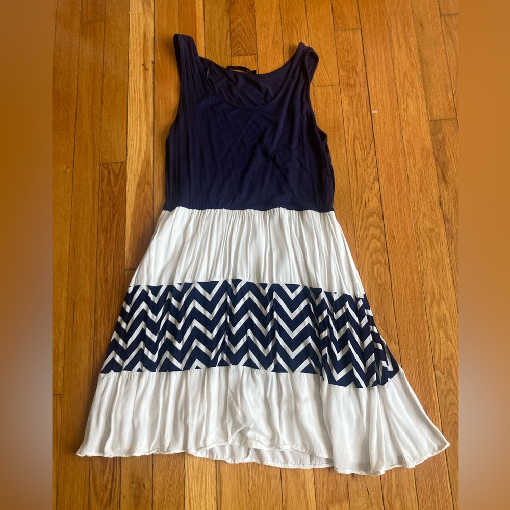 Cute Sleeveless Navy and White Chevron Dress